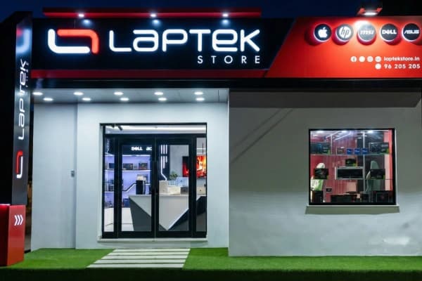 La façade de la boutique Laptek Store à Kalâa Seghira