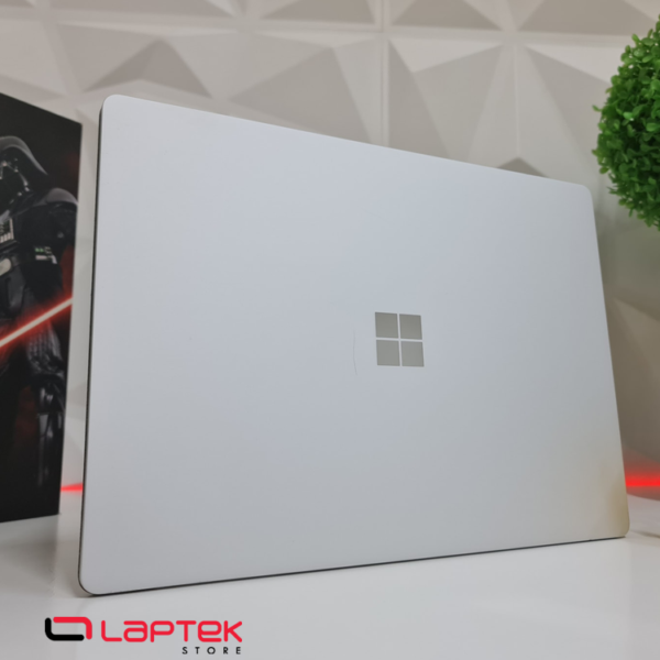 Surface Laptop - Tactile Résolution 2K - Intel Core M3 - 4 Go RAM - 128 Go SSD Nvme