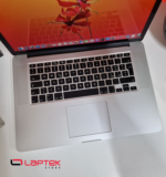 MacBook Pro Mi-2015 - Core i7 3,4 GHz - 15,4 Pouces - 256 Go SSD - 16 Go RAM - Intel Iris Pro - Cycle 1