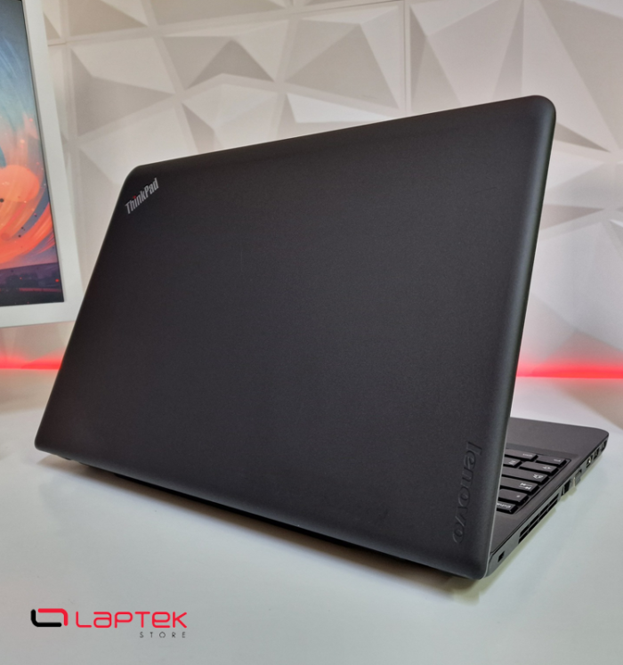 Lenovo ThinkPad E560 - 15,6 Pouces - Core i3 6éme - 8 Go RAM - 256 Go SSD
