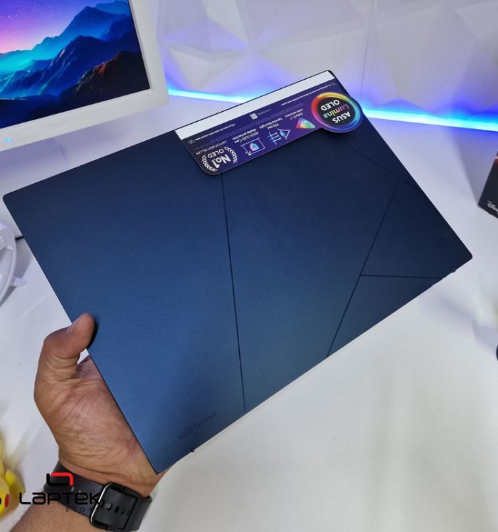 Asus ZenBook 14 OLED UX3405MA _ Ultra Fin & Léger _ Intel Core Ultra 5 125H _ 16 Go RAM DDR5 7467 Mhz _ 512 Go SSD Nvme _ Intel Arc Graphics